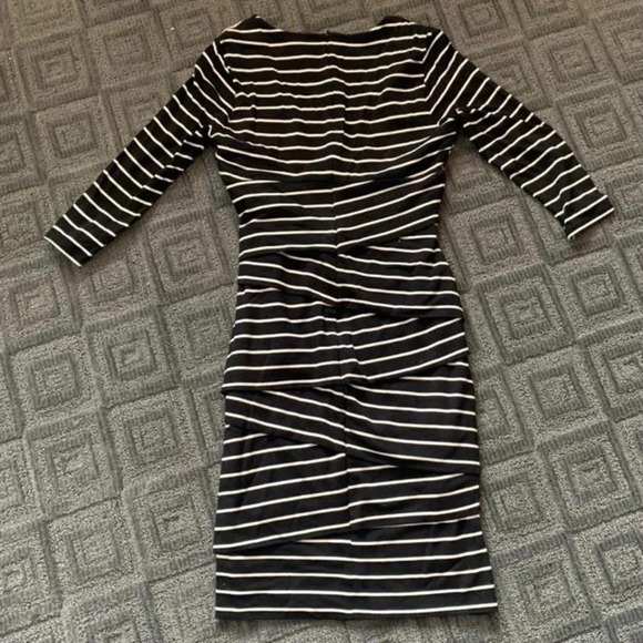 NWT - White House Black Market - Women’s Dress - Size 8P - Picture 4 of 4